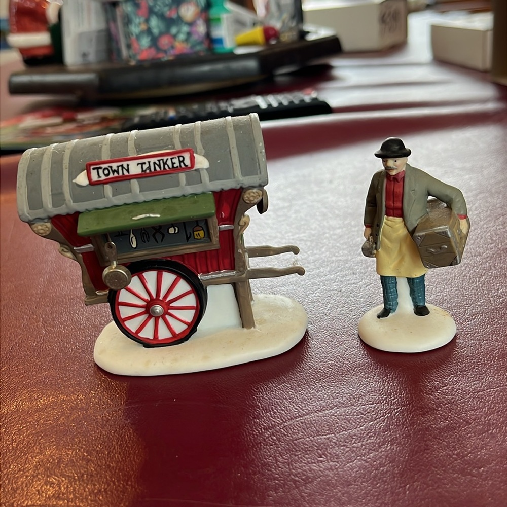 Department 56 Town tinker ￼